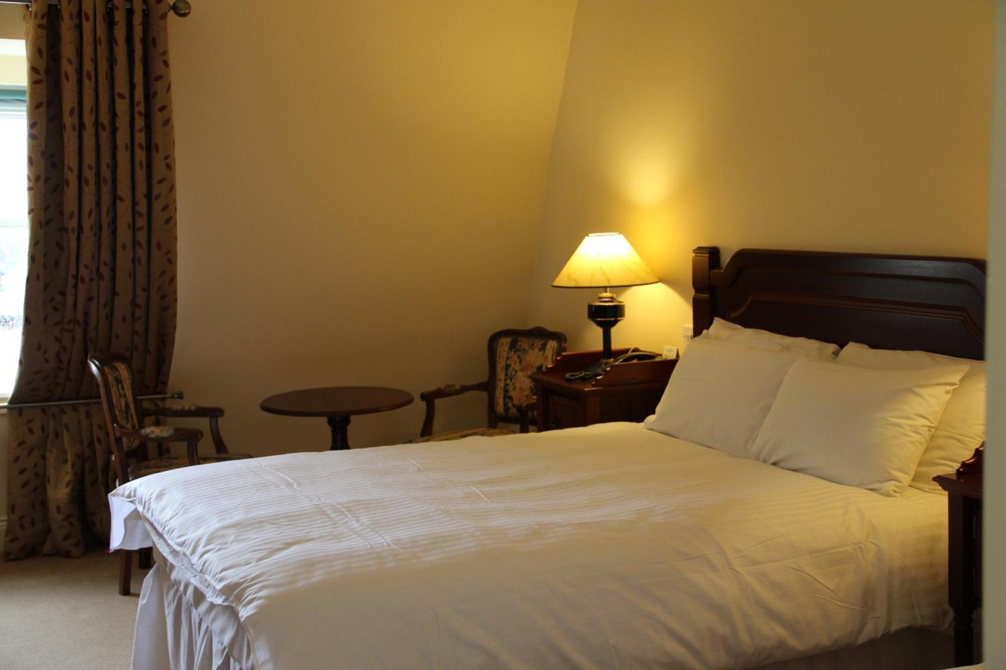 Mcsweeney Arms Hotel Cill Airne Exteriör bild