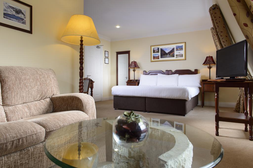 Mcsweeney Arms Hotel Cill Airne Exteriör bild