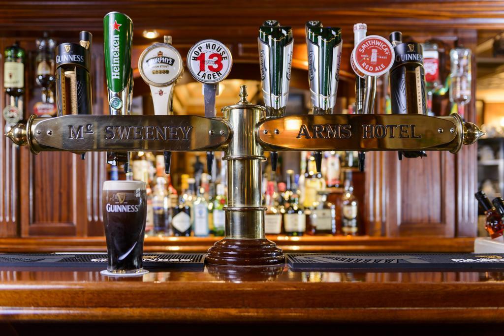 Mcsweeney Arms Hotel Cill Airne Exteriör bild