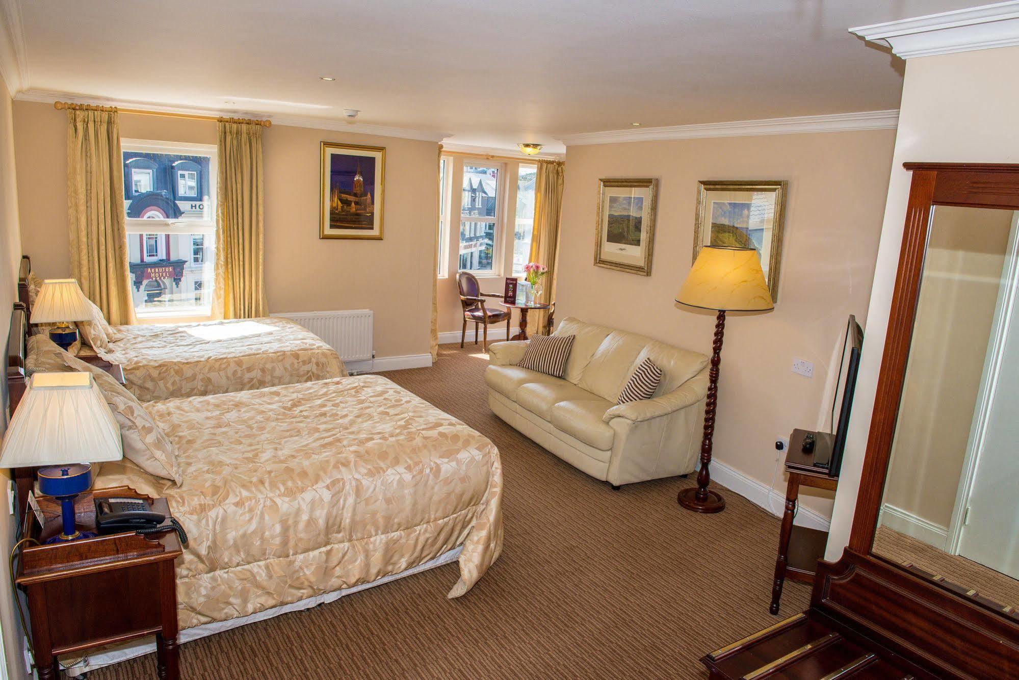 Mcsweeney Arms Hotel Cill Airne Exteriör bild