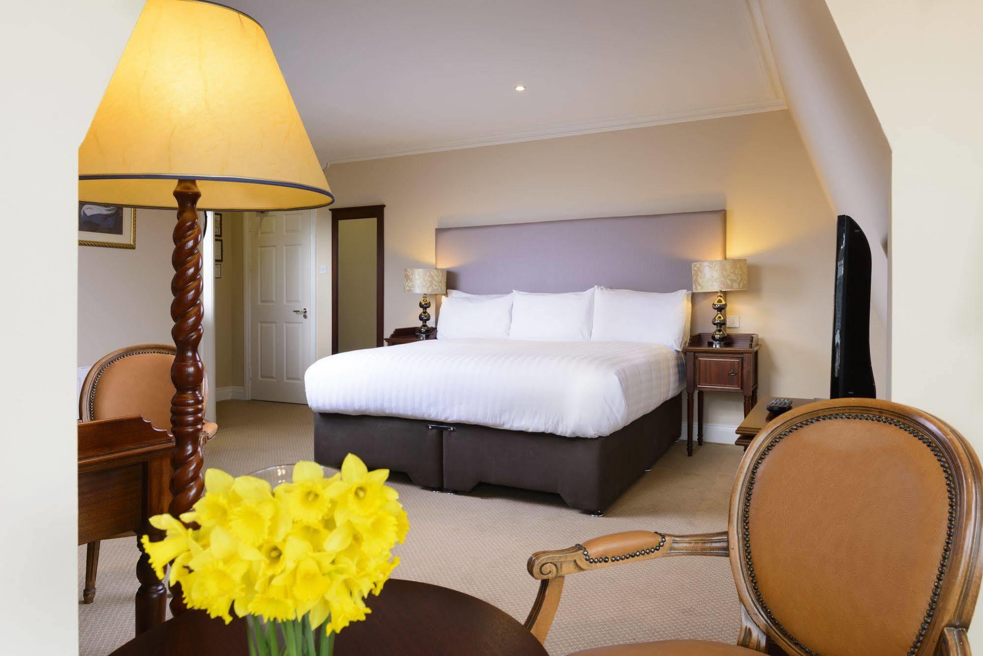 Mcsweeney Arms Hotel Cill Airne Exteriör bild