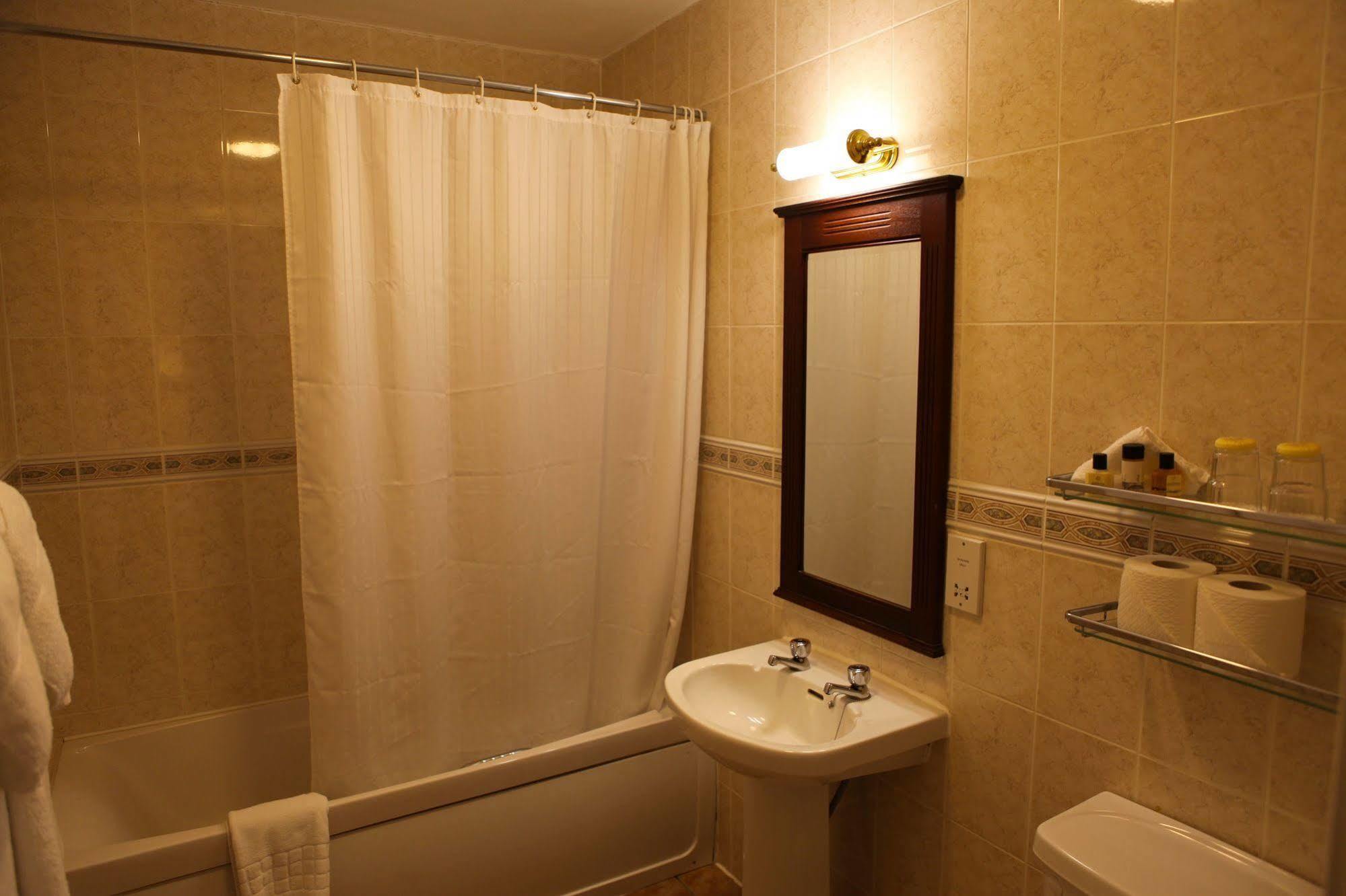Mcsweeney Arms Hotel Cill Airne Exteriör bild
