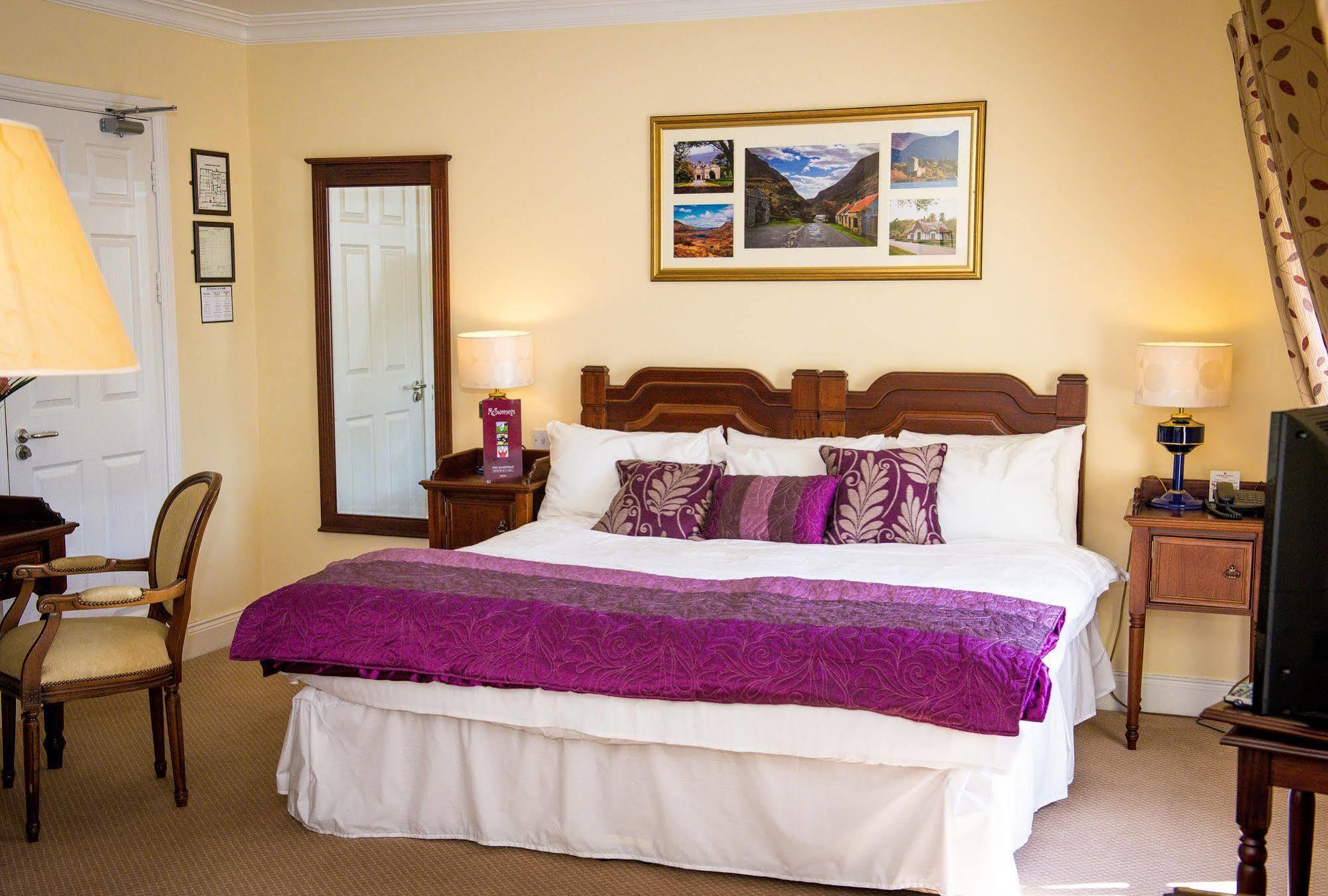 Mcsweeney Arms Hotel Cill Airne Exteriör bild