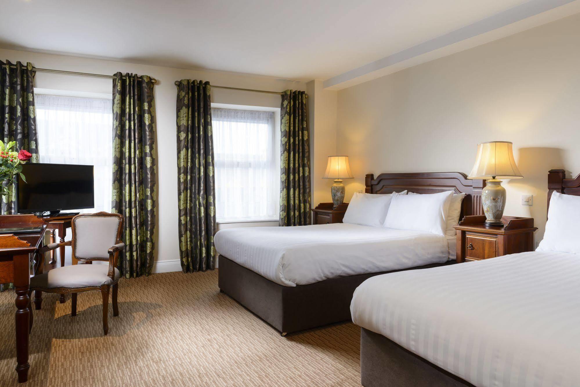 Mcsweeney Arms Hotel Cill Airne Exteriör bild